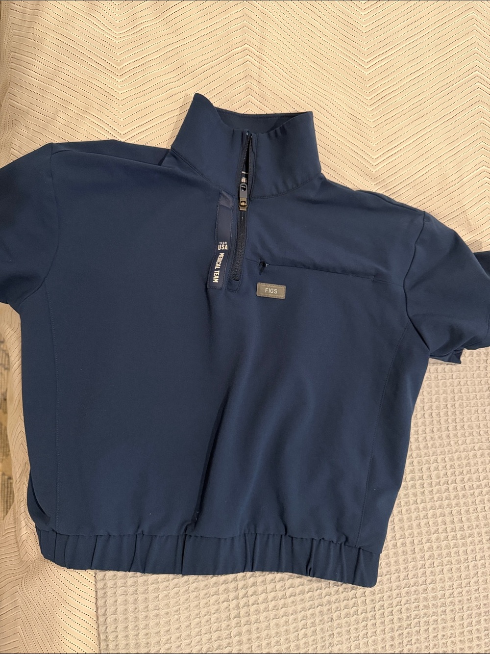 Figs USA medical team scrub set. Wide-Leg high rise pants and crop scrub top. - Picture 4 of 6